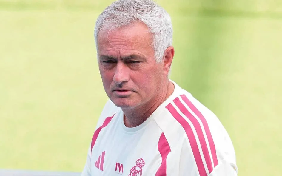 Mourinyo “Real Madrid”ning uch futbolchisini tarkibdan chiqarib yuboradi
